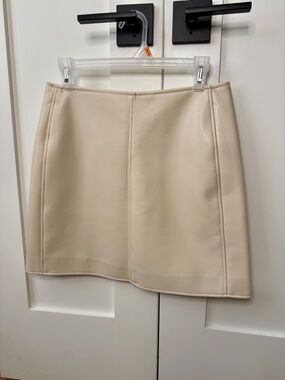 NWT Banana Republic Faux Leather Mini Skirt in Cream Size 6 Tall